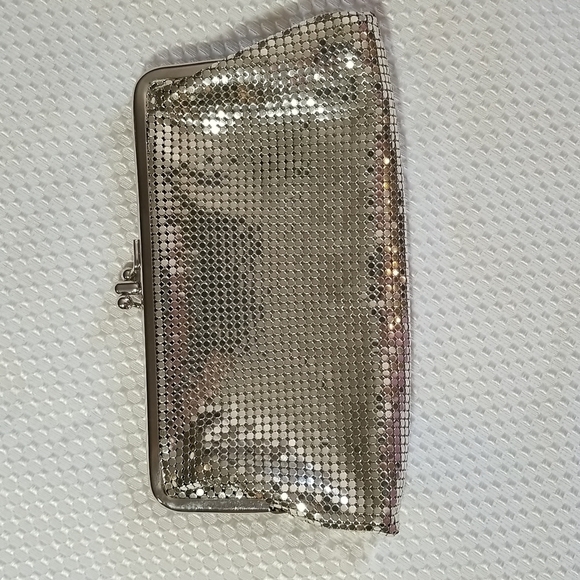 WHITING & DAVIS VINTAGE SILVER MESH TWO COMPARTMENT WALLET - Picture 2 of 8
